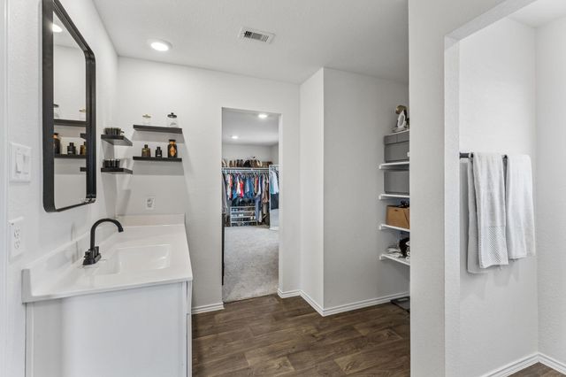 343 Sickle LOOP, Kyle, TX 78640
