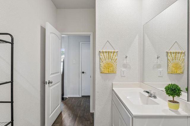 343 Sickle LOOP, Kyle, TX 78640