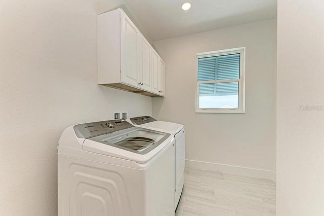 10016 REMBRANDT WAY 202, Bradenton, FL 34201