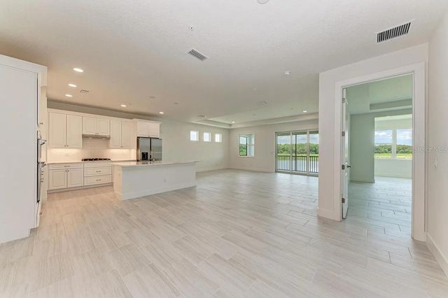 10016 REMBRANDT WAY 202, Bradenton, FL 34201