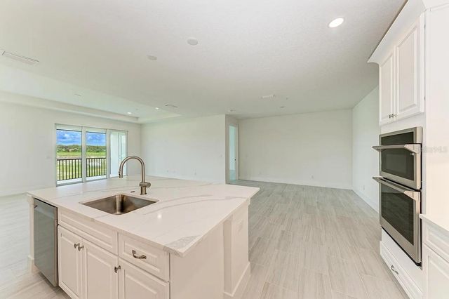 10016 REMBRANDT WAY 202, Bradenton, FL 34201