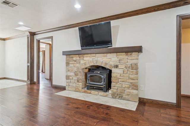 200 N Cedar Mountain Avenue, Edmond, OK 73034