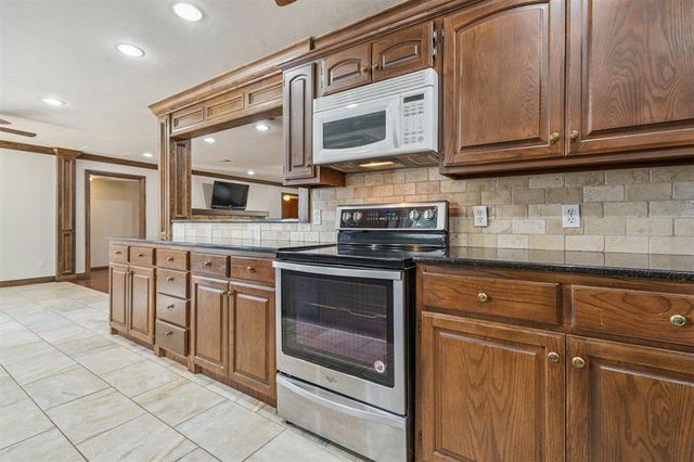 200 N Cedar Mountain Avenue, Edmond, OK 73034