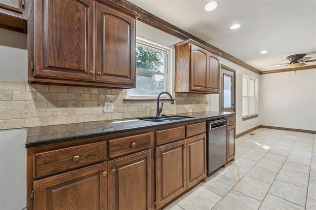 200 N Cedar Mountain Avenue, Edmond, OK 73034