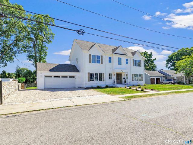 39 Commodore Place, Milford, CT 06460