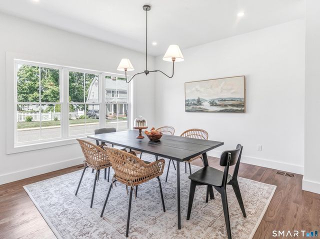 39 Commodore Place, Milford, CT 06460