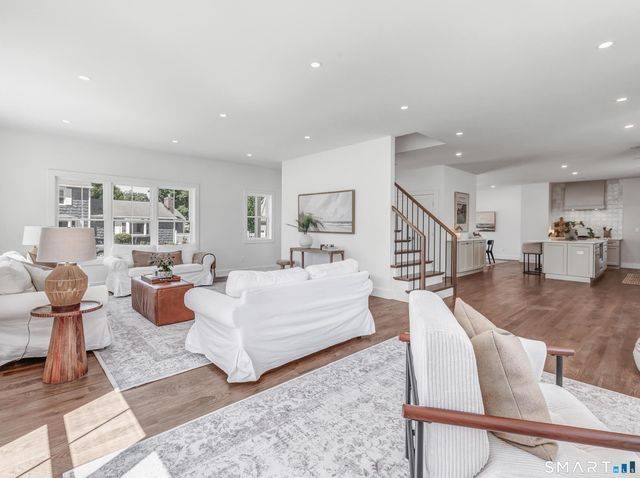 39 Commodore Place, Milford, CT 06460