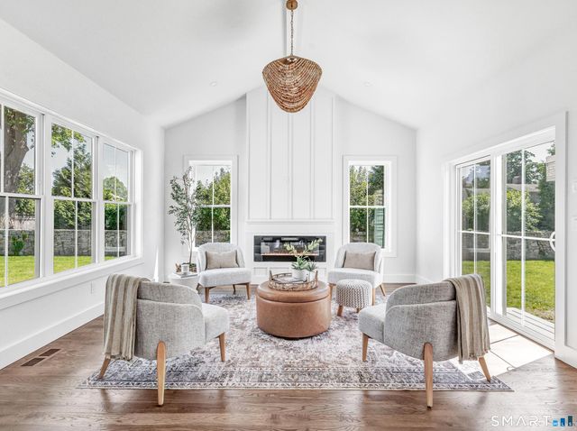39 Commodore Place, Milford, CT 06460