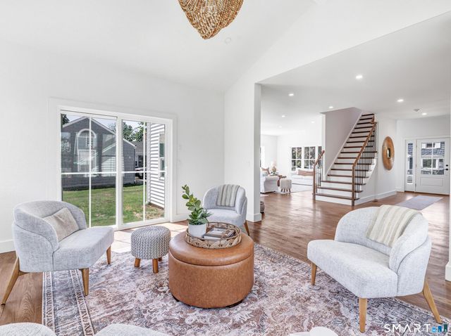 39 Commodore Place, Milford, CT 06460