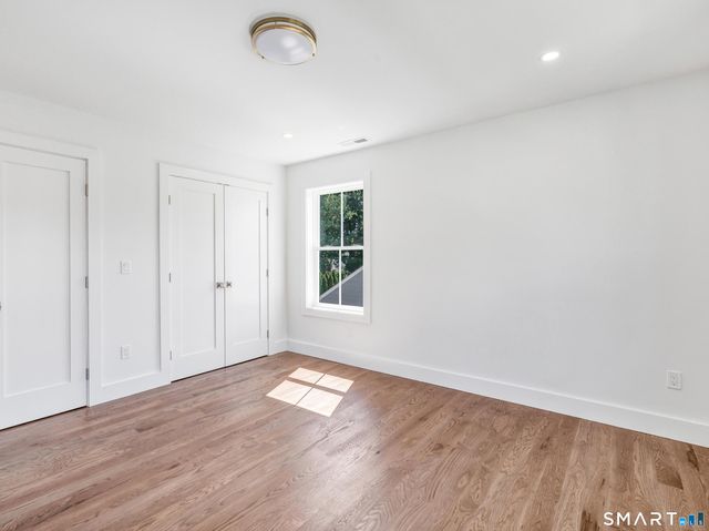 39 Commodore Place, Milford, CT 06460