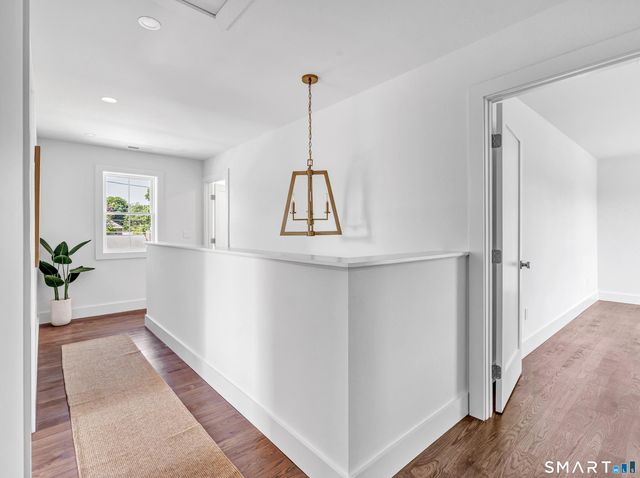 39 Commodore Place, Milford, CT 06460