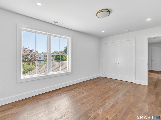 39 Commodore Place, Milford, CT 06460