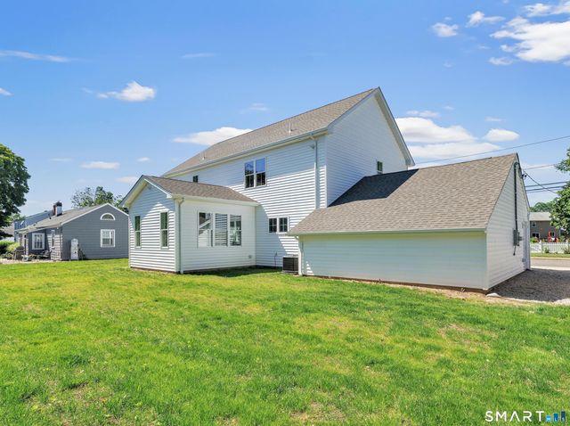 39 Commodore Place, Milford, CT 06460