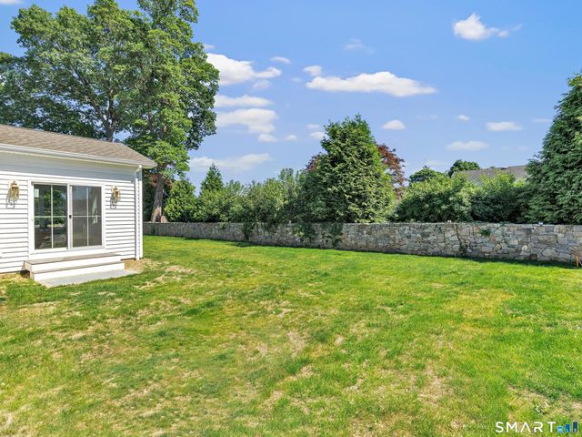 39 Commodore Place, Milford, CT 06460