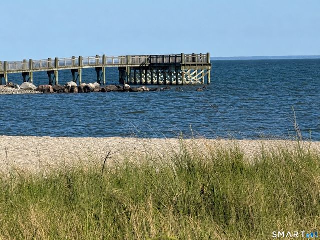 39 Commodore Place, Milford, CT 06460