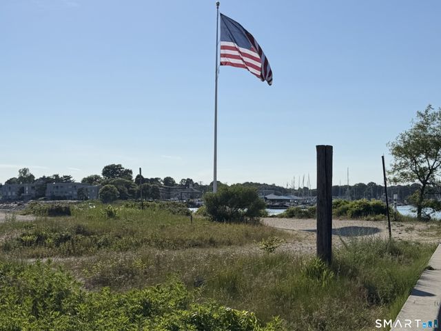 39 Commodore Place, Milford, CT 06460