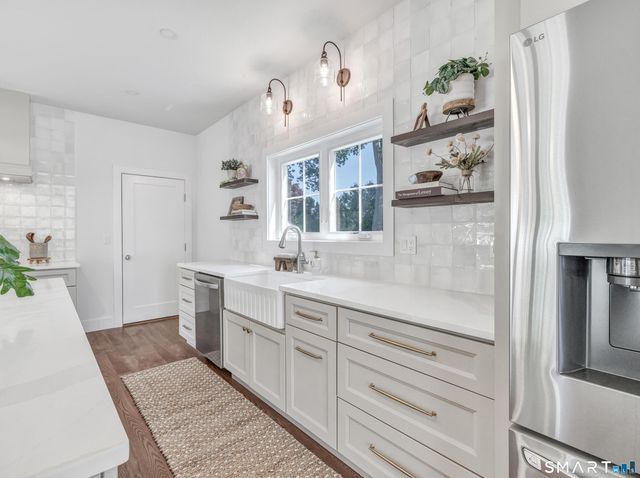 39 Commodore Place, Milford, CT 06460