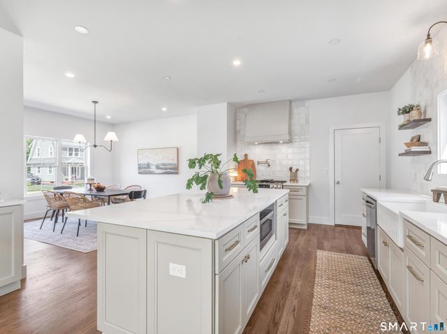 39 Commodore Place, Milford, CT 06460