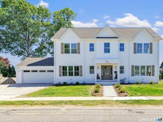 39 Commodore Place, Milford, CT 06460