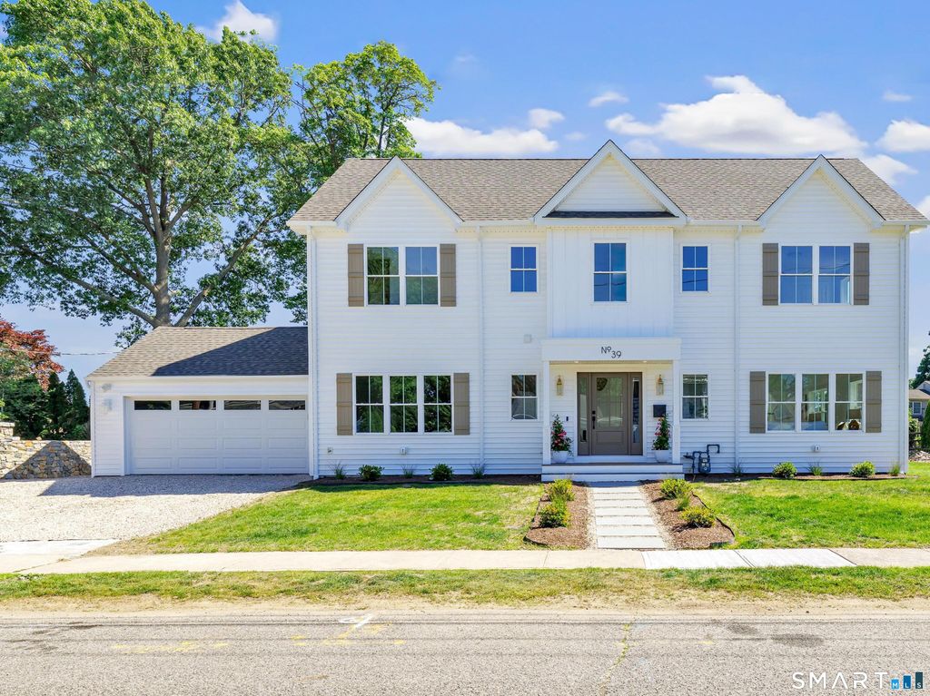 39 Commodore Place, Milford, CT 06460