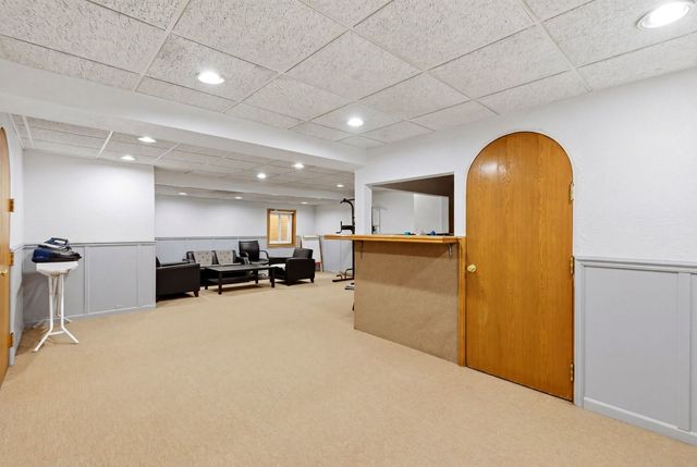 1038 S Hunt Club Drive, Mount Prospect, IL 60056