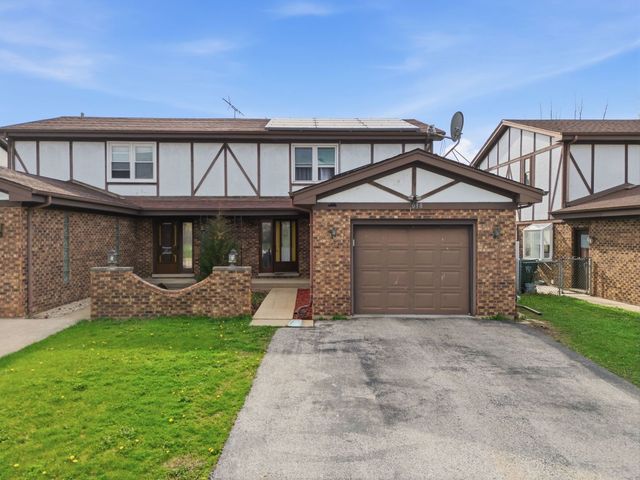 1038 S Hunt Club Drive, Mount Prospect, IL 60056