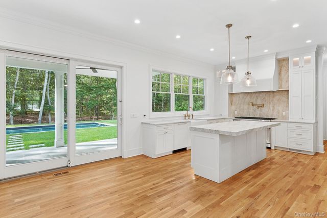 9 Lincoln Street, Sag Harbor, NY 11963