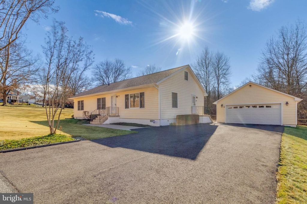 921 PALMER RD, Fort Washington, MD 20744