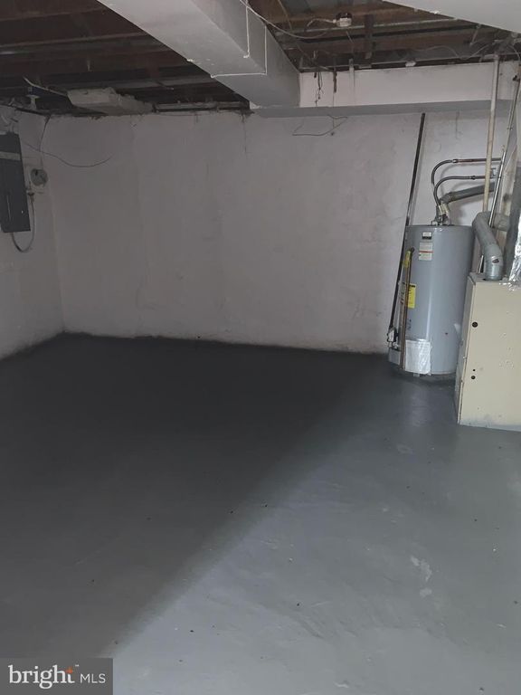 Image 12 of property listing at 929 N ROSEDALE ST, Baltimore, MD 21216