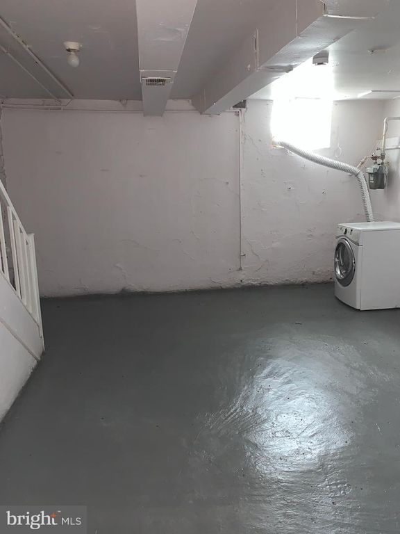 Image 13 of property listing at 929 N ROSEDALE ST, Baltimore, MD 21216