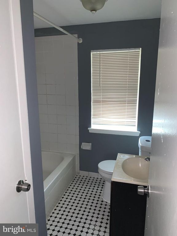 Image 20 of property listing at 929 N ROSEDALE ST, Baltimore, MD 21216