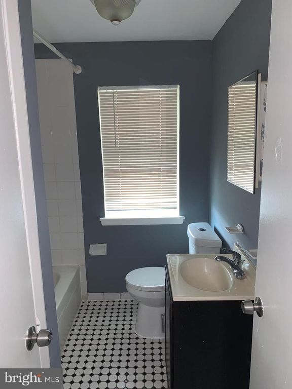 Image 21 of property listing at 929 N ROSEDALE ST, Baltimore, MD 21216