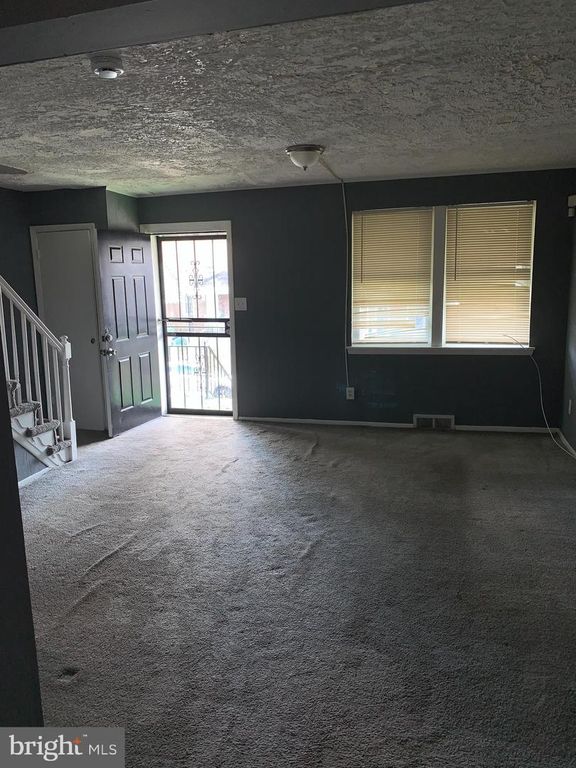 Image 6 of property listing at 929 N ROSEDALE ST, Baltimore, MD 21216