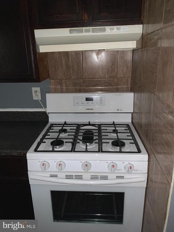 Image 8 of property listing at 929 N ROSEDALE ST, Baltimore, MD 21216