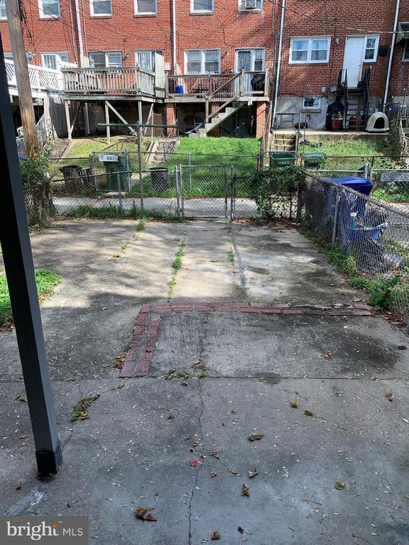 Image 9 of property listing at 929 N ROSEDALE ST, Baltimore, MD 21216