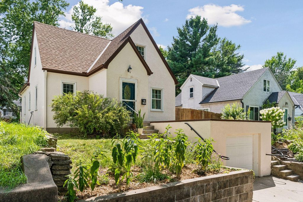 164 Wyoming Street E, Saint Paul, MN 55107