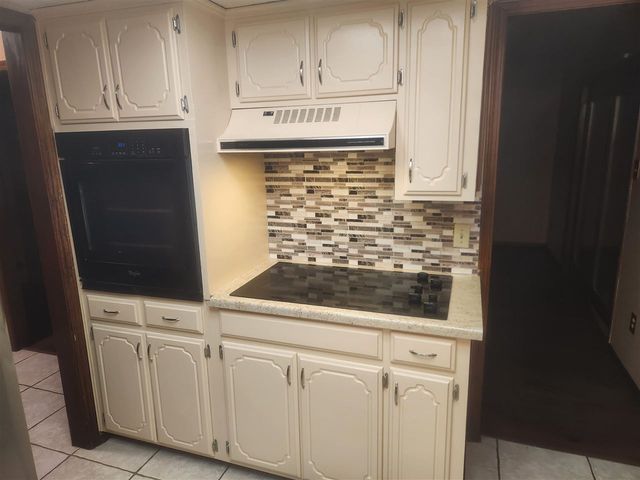 112 NE 48th St, Lawton, OK 73507