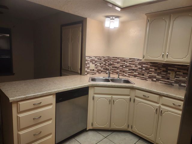 112 NE 48th St, Lawton, OK 73507