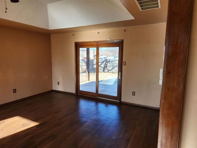 112 NE 48th St, Lawton, OK 73507