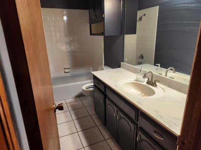 112 NE 48th St, Lawton, OK 73507