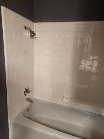 112 NE 48th St, Lawton, OK 73507