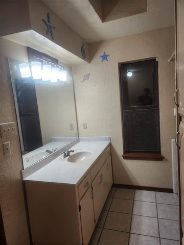 112 NE 48th St, Lawton, OK 73507