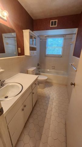 2820 E Lindsay, Columbus, GA 31907