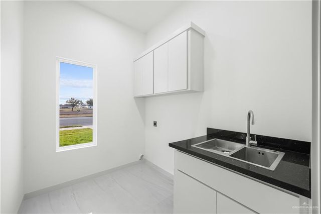 1716 Trophy Drive, Edinburg, TX 78542