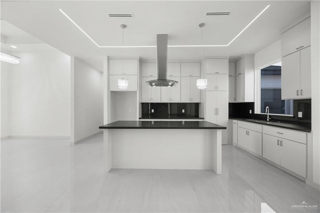 1716 Trophy Drive, Edinburg, TX 78542