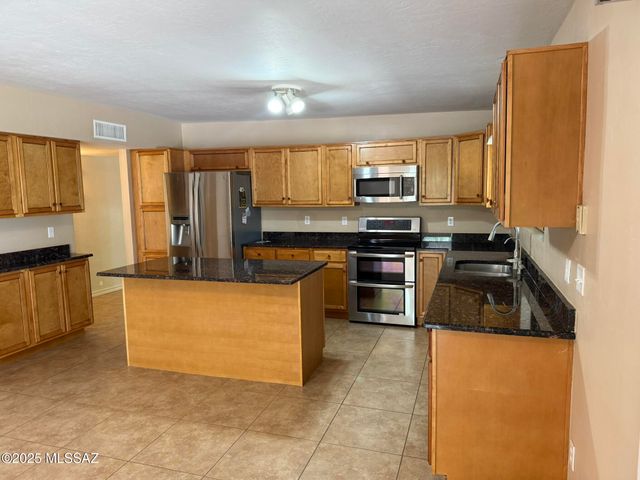 1450 S Corsica Place, Tucson, AZ 85748