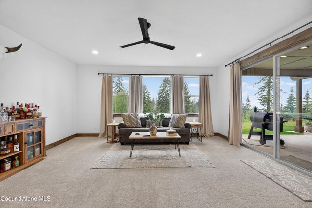 17661 N Richards DR, Hayden, ID 83835