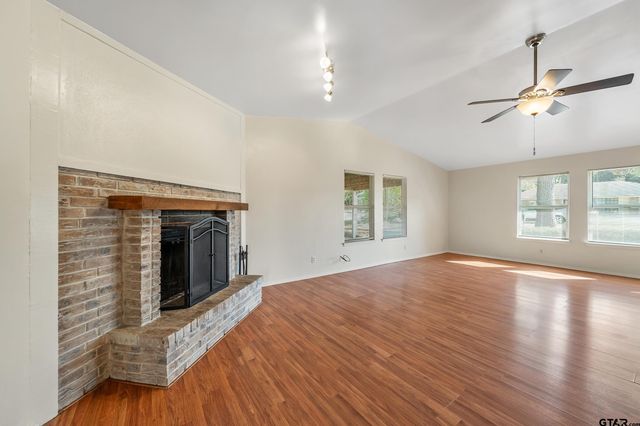 307 Lone Star Ln, Hideaway, TX 75771