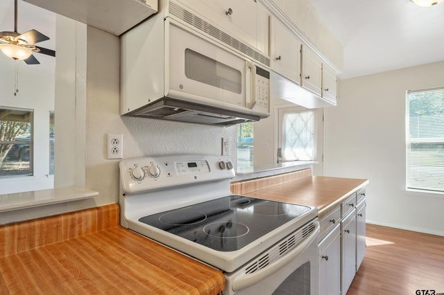 307 Lone Star Ln, Hideaway, TX 75771