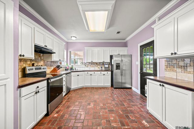 16307 Megan Ln, Prairieville, LA 70769